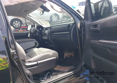 2019 Toyota Tundra Sr 4.6L V8 z USA, uszkodzony, nr VIN 5TFRM5F17KX142638